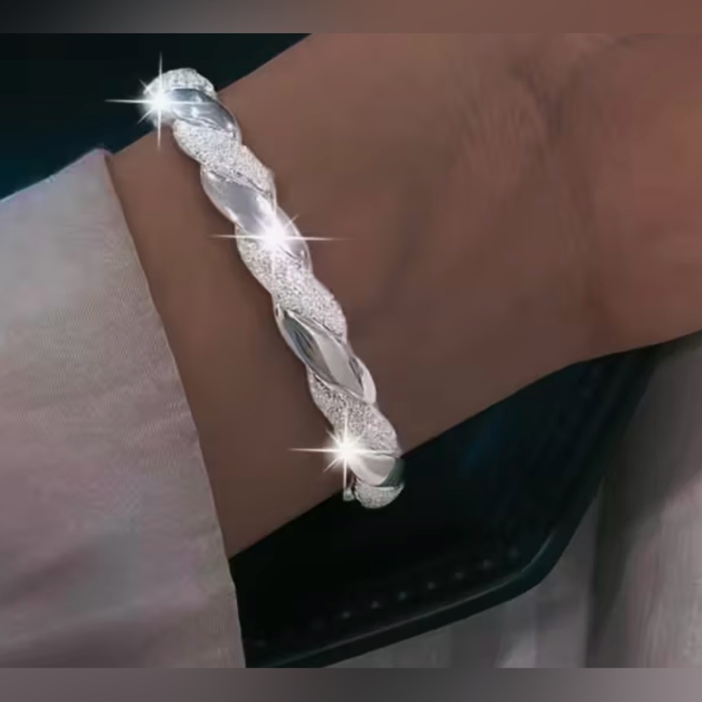 Elegant Silver Twist Bracelet